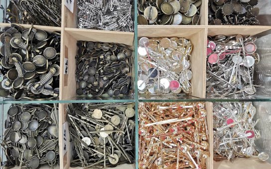 Lůžka na pryskyřici