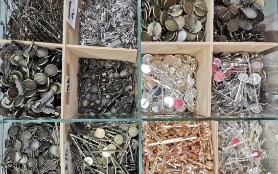 Lůžka na pryskyřici