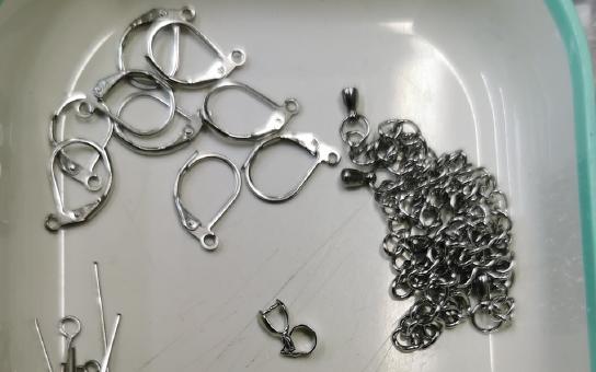 Komponenty z chirurgické oceli