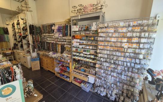 Komponenty na výrobu bižuterie a praktickém balení